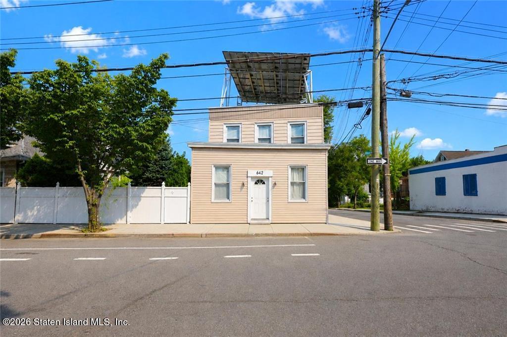 642 Richmond Road Image 2