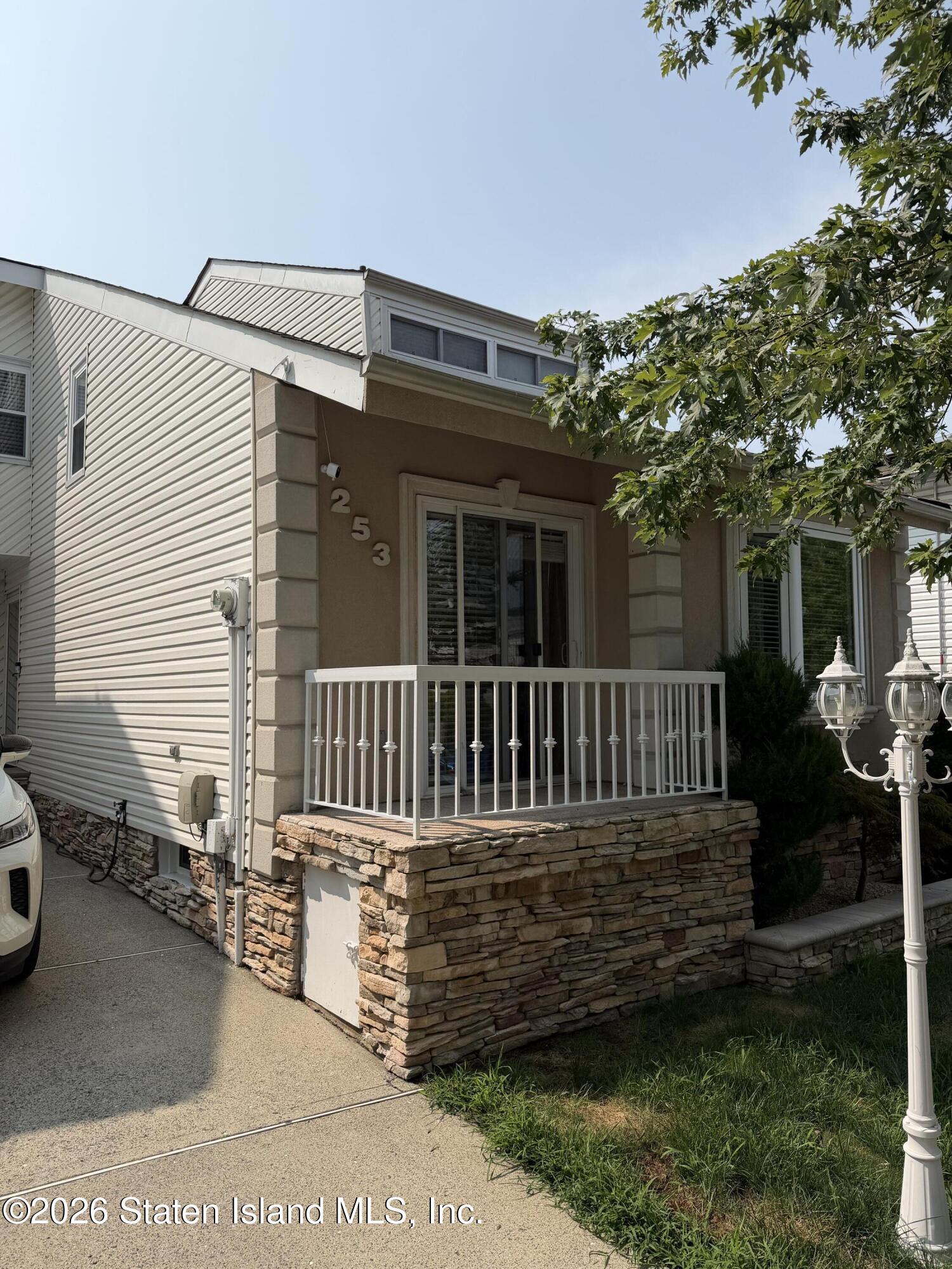 253 Green Valley Road, Staten Island, NY, 10312