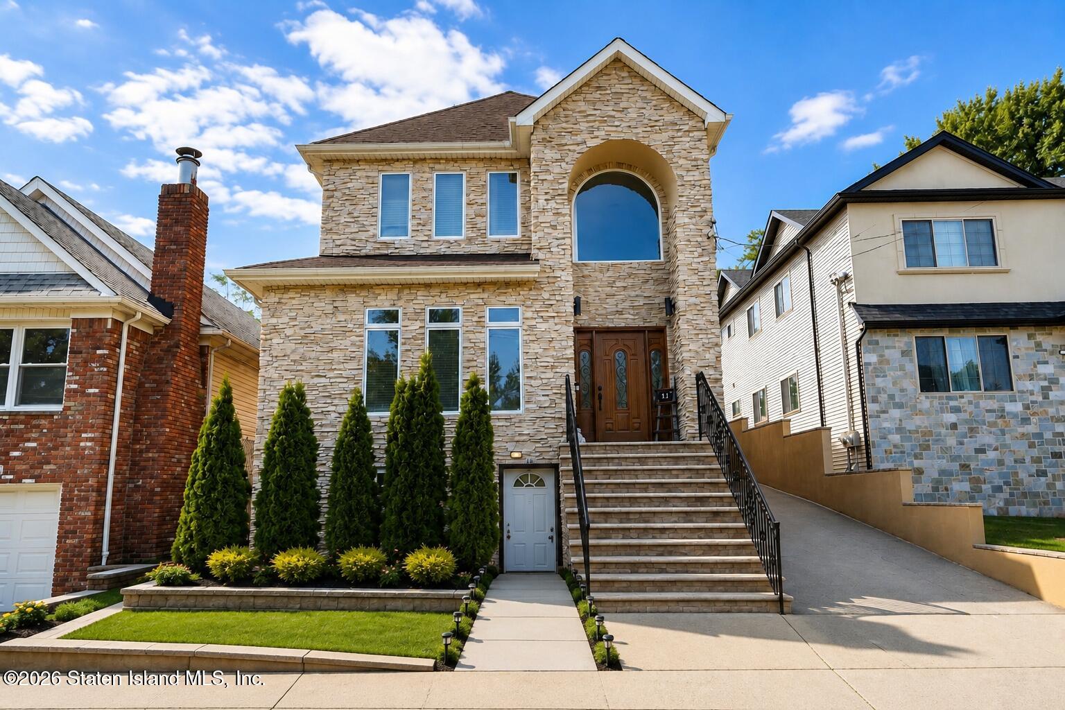 17 Russell Street Image 1