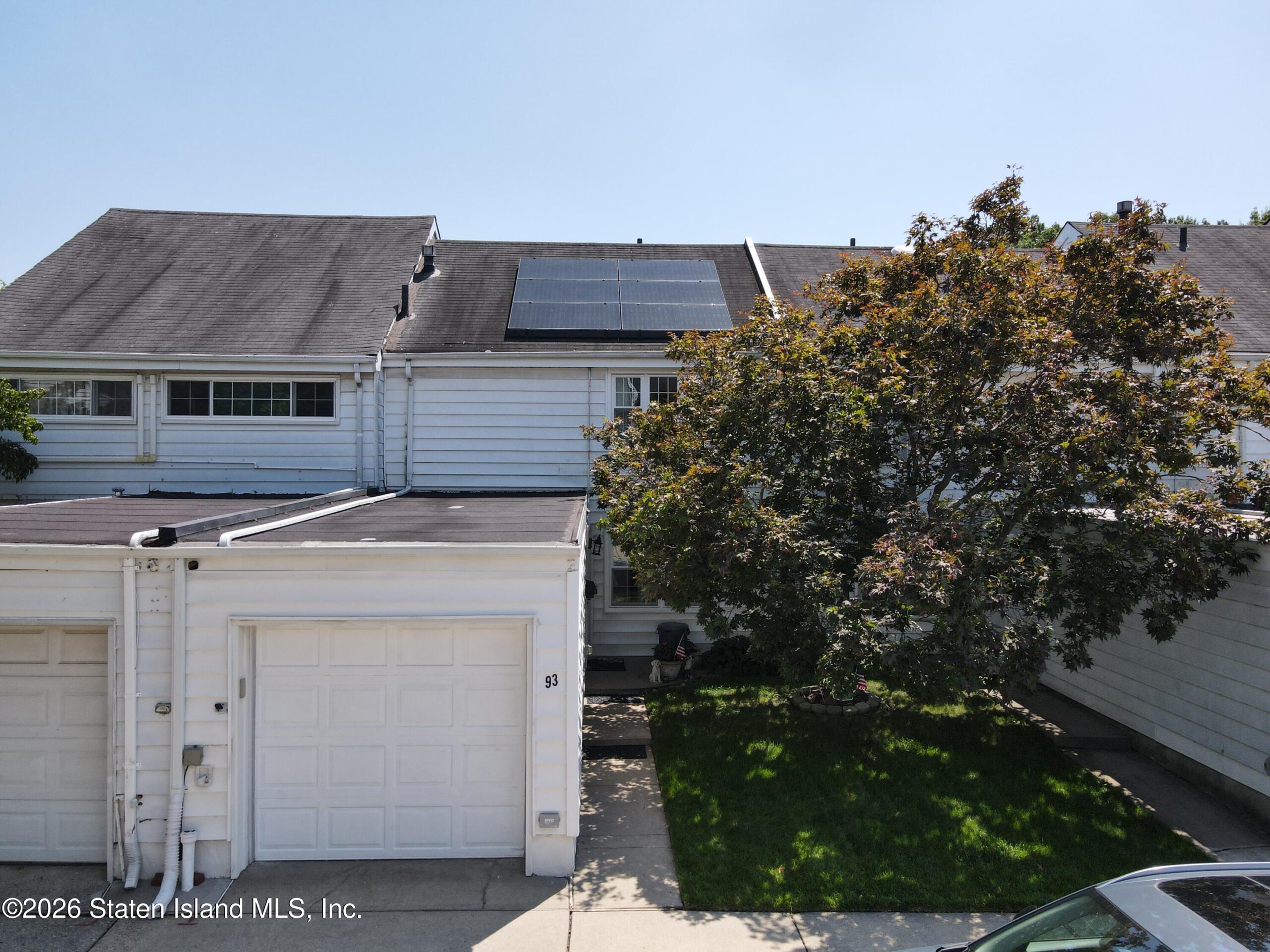93 Hampton Green Image 4