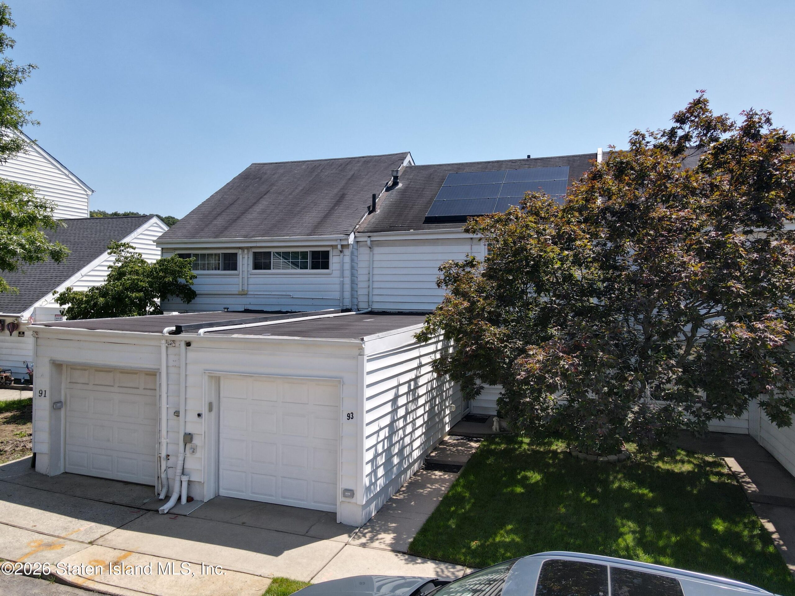 93 Hampton Green Image 5