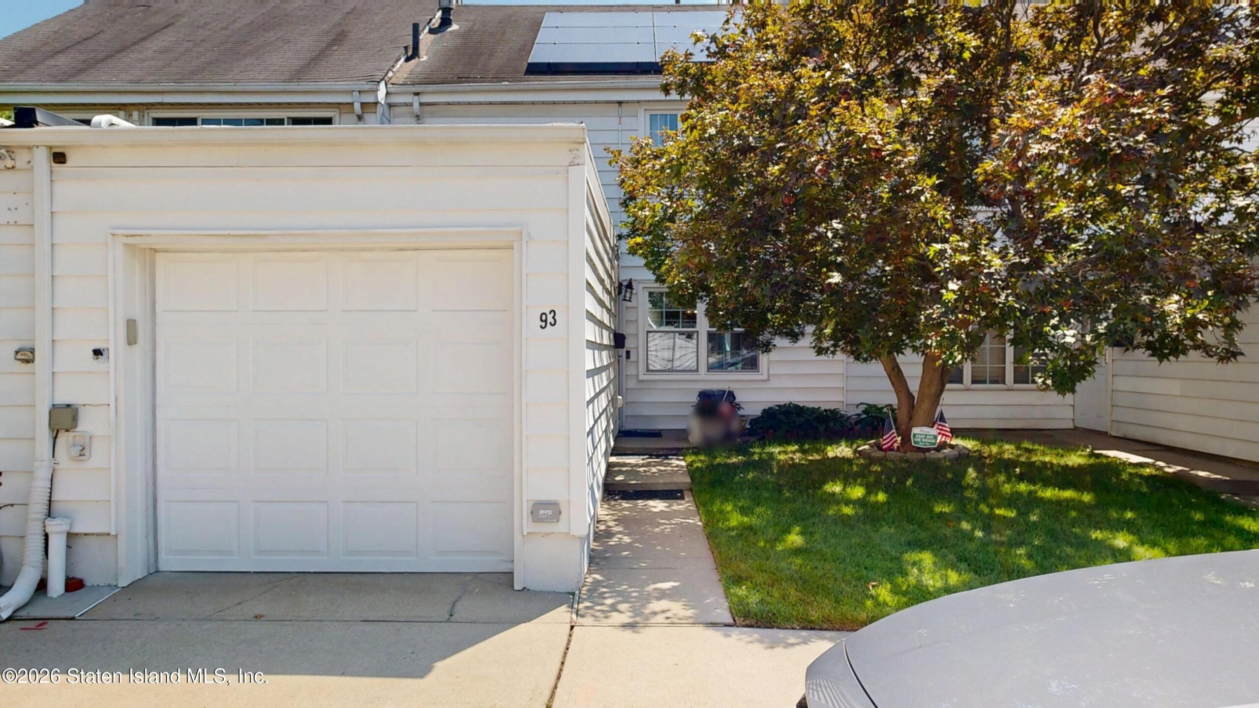 93 Hampton Green Image 3