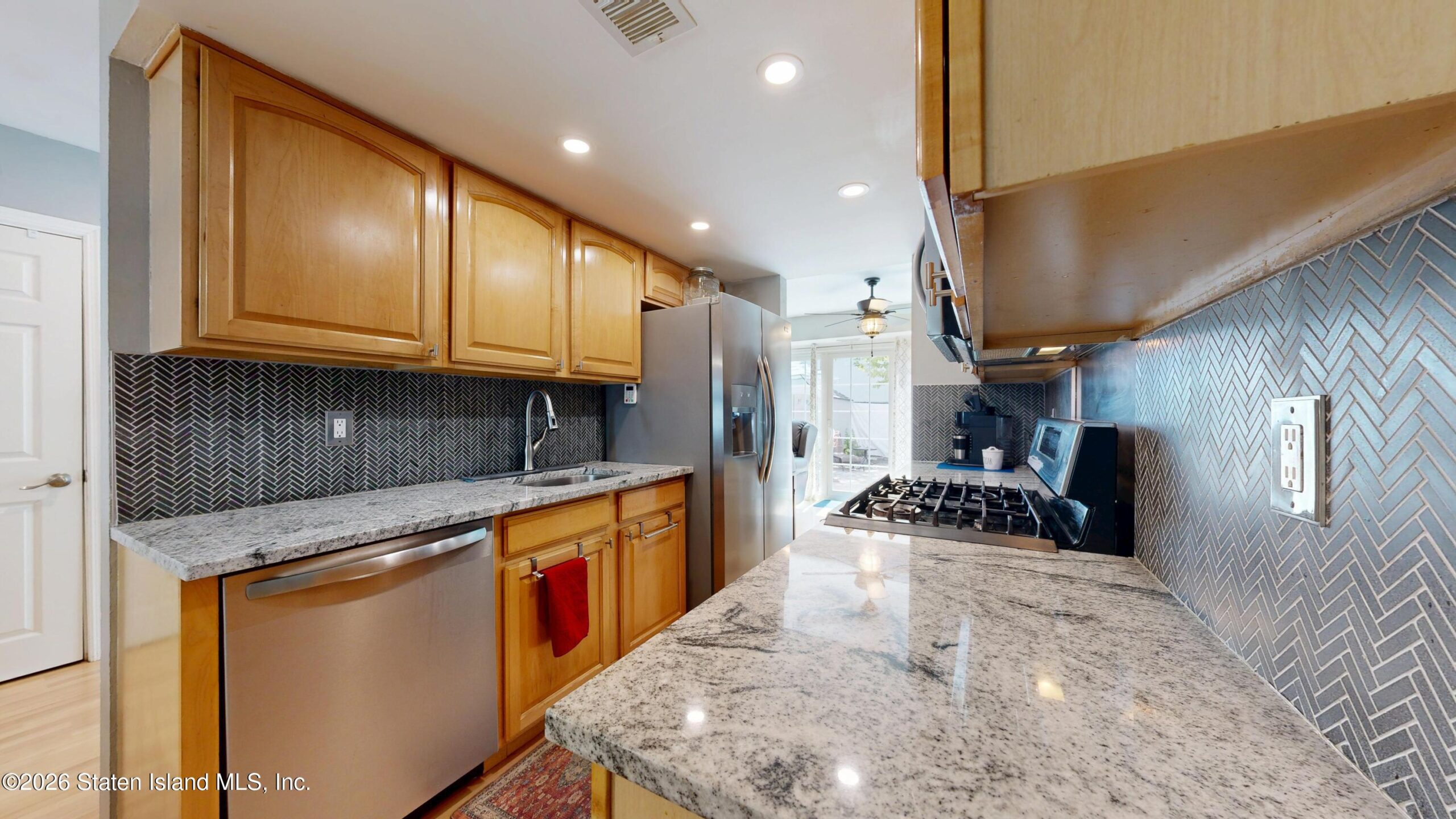 93 Hampton Green, Staten Island, NY, 10312 image 17