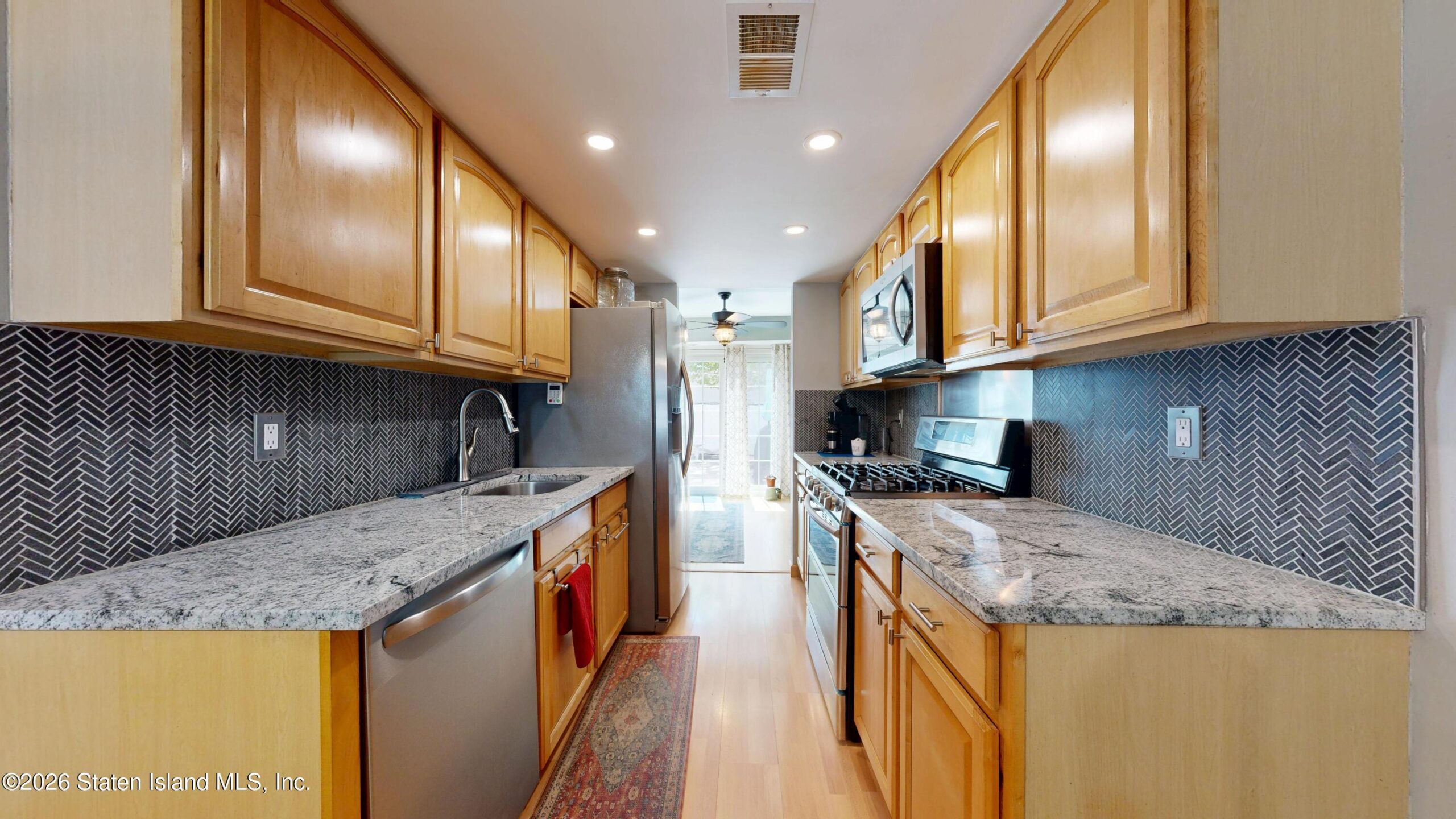 93 Hampton Green, Staten Island, NY, 10312 image 18