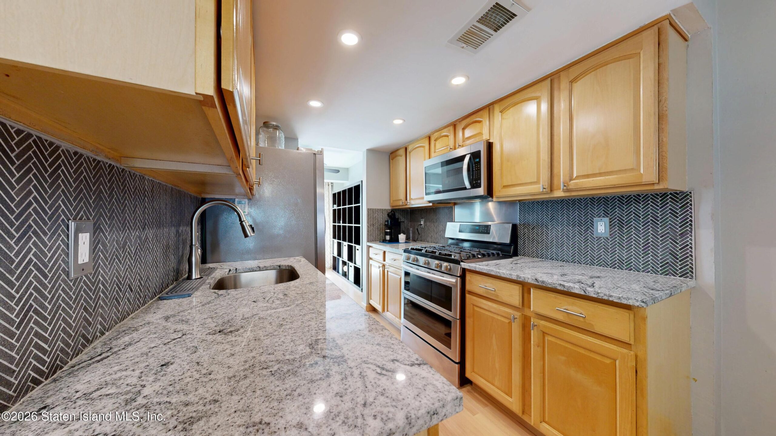 93 Hampton Green, Staten Island, NY, 10312 image 19