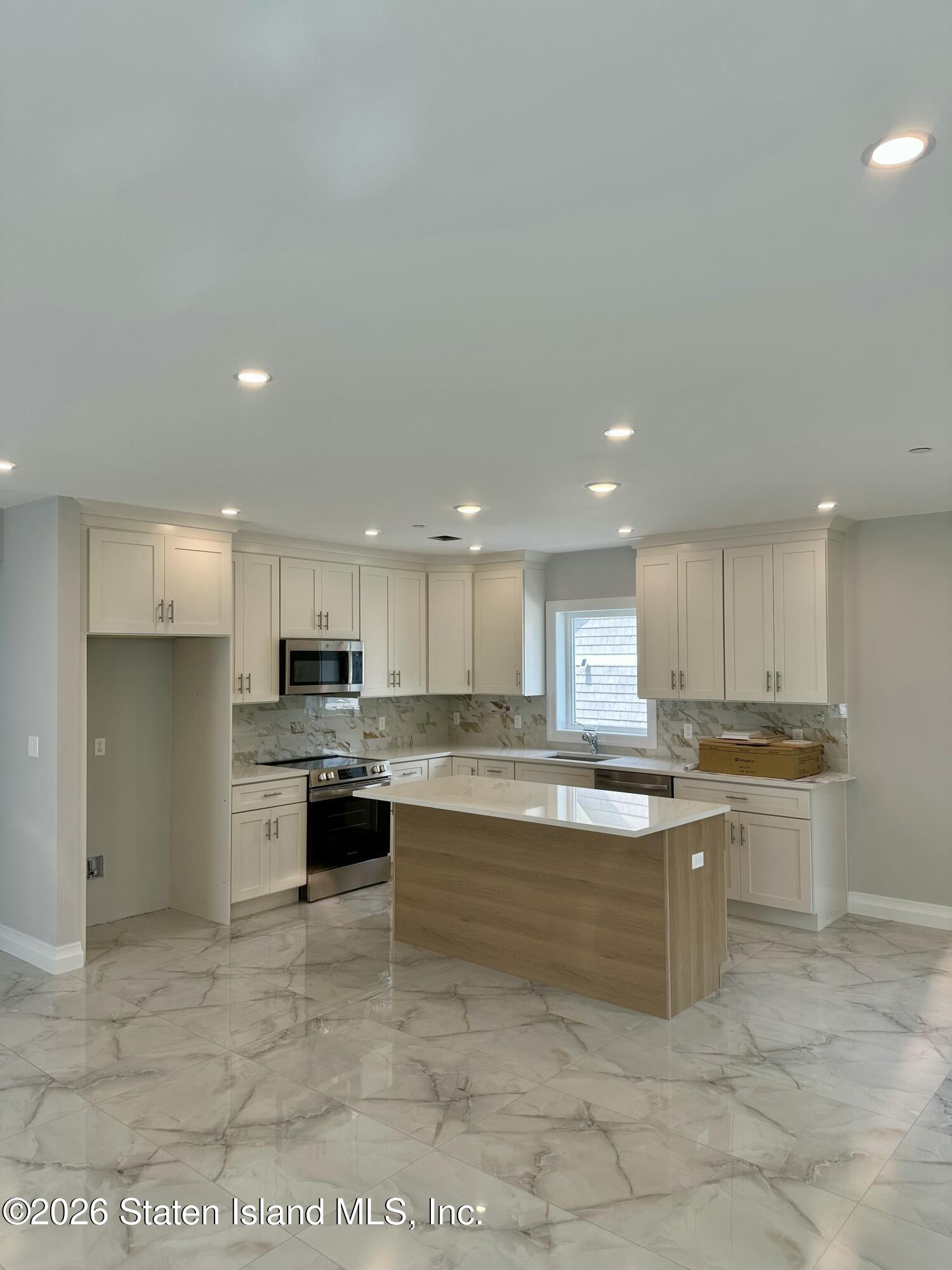 685 Oakland Avenue Image 3