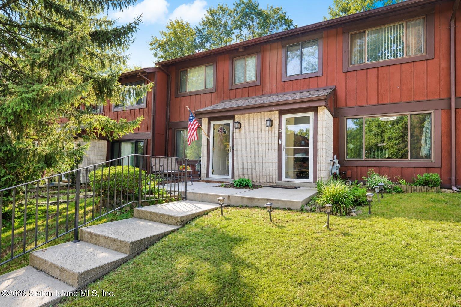 38 Stone Lane, Staten Island, NY, 10314