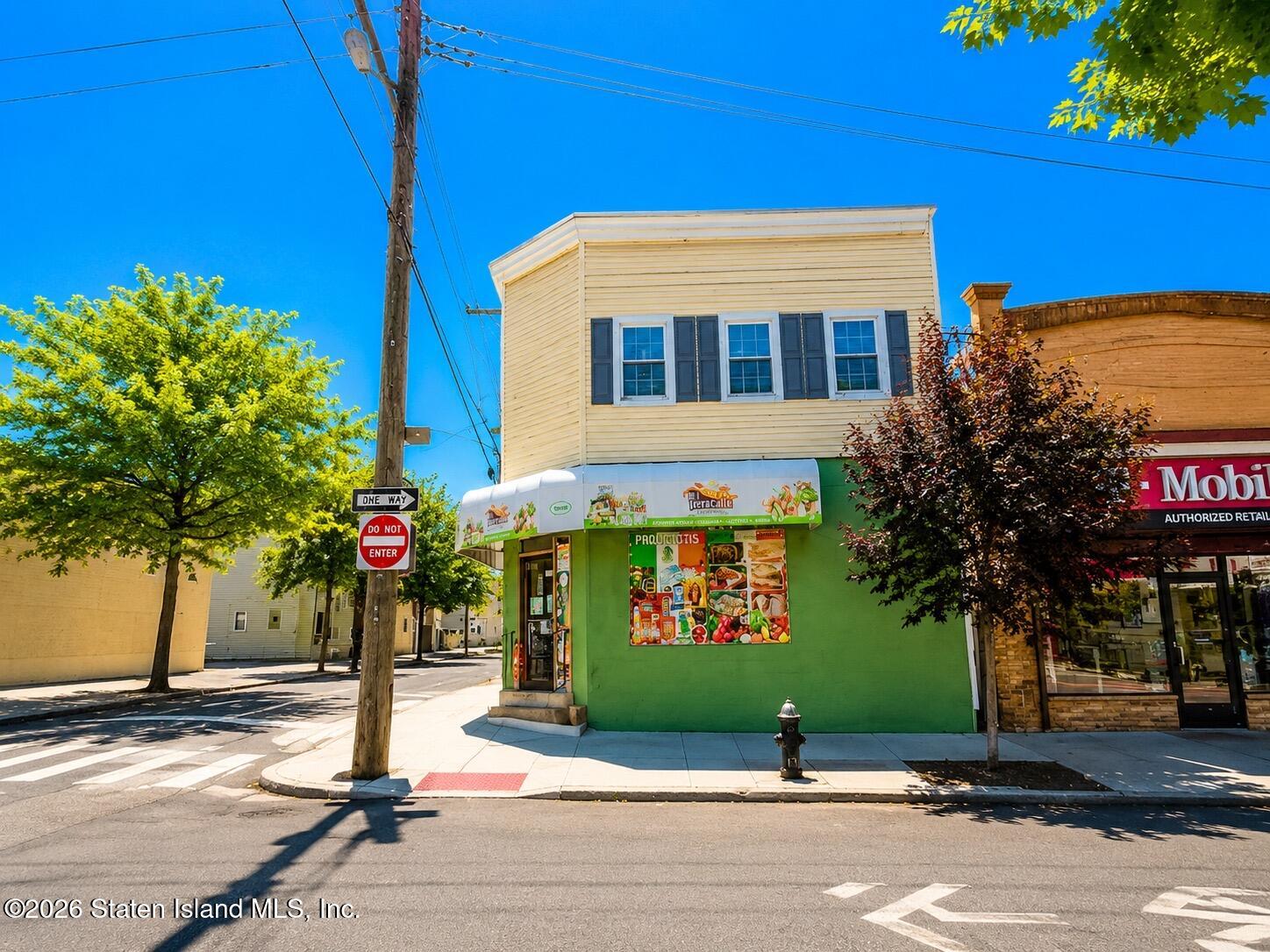 1090 Bay Street Image 2
