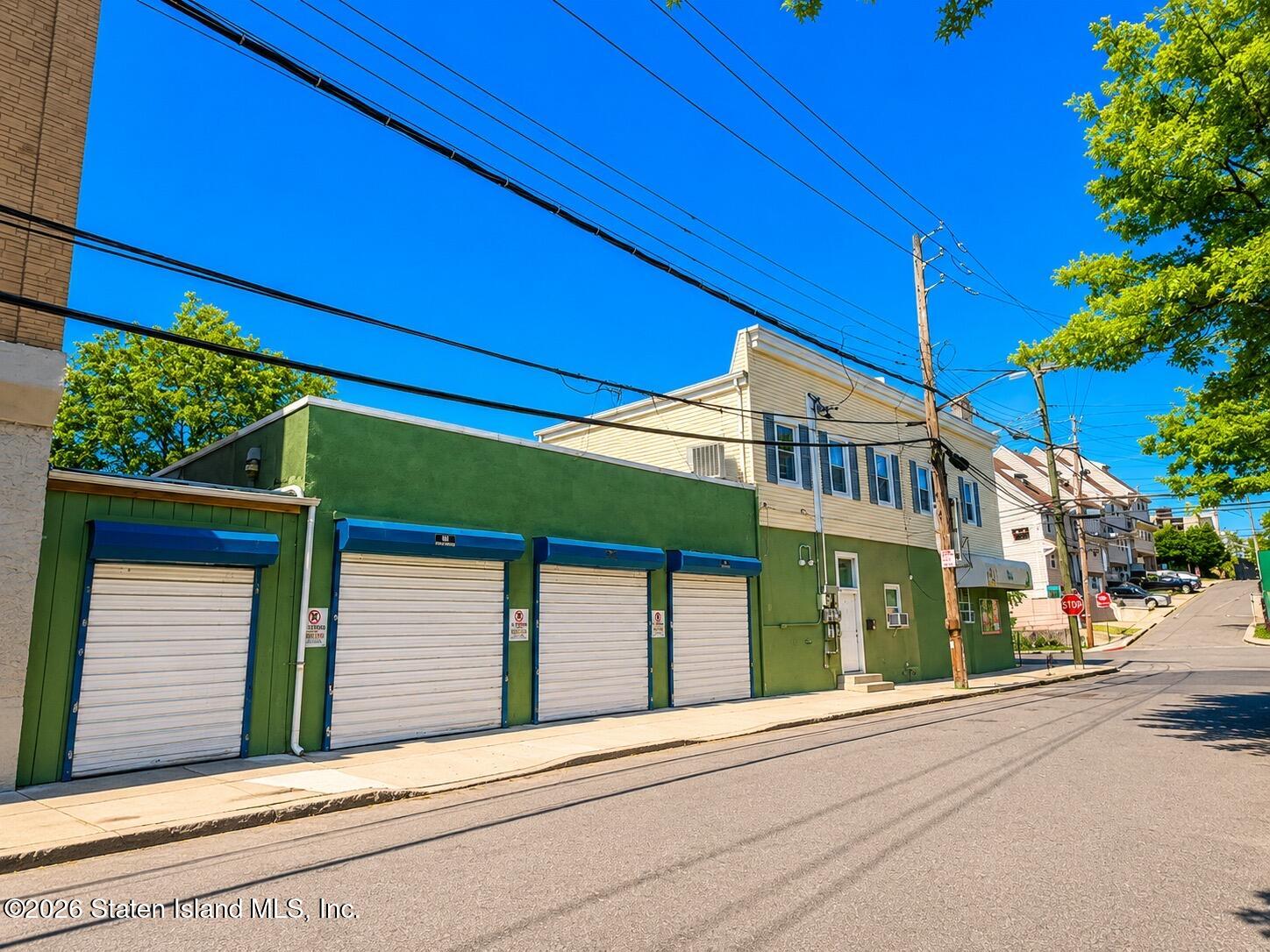 1090 Bay Street Image 4