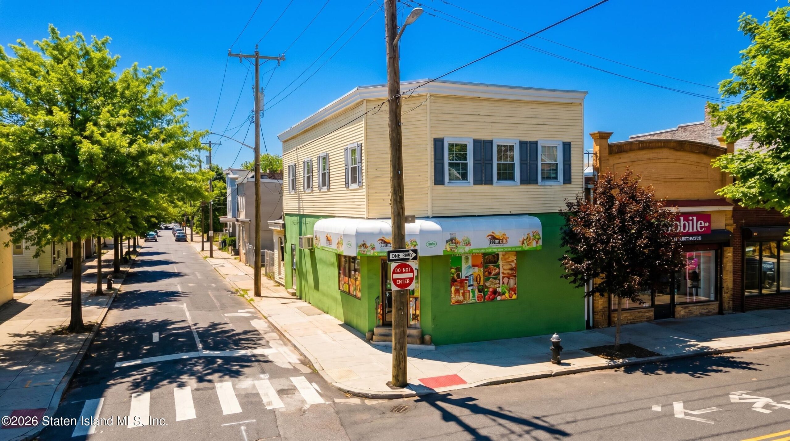 1090 Bay Street Image 3