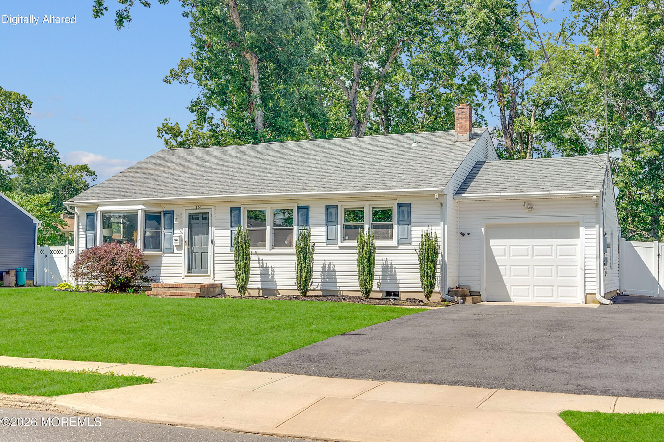 864 Roundtree Drive Image 2