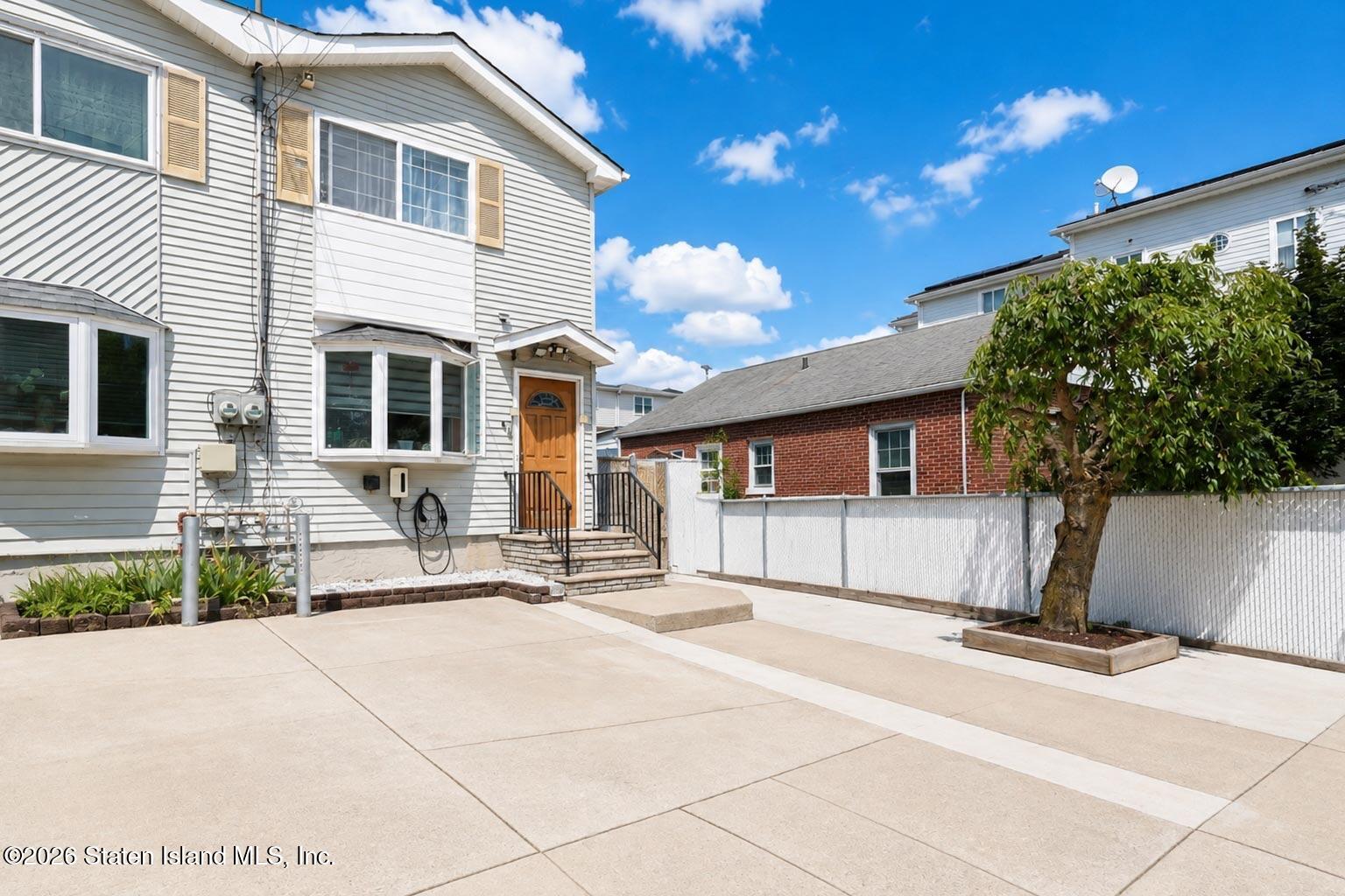 211 Roma Avenue Image 2