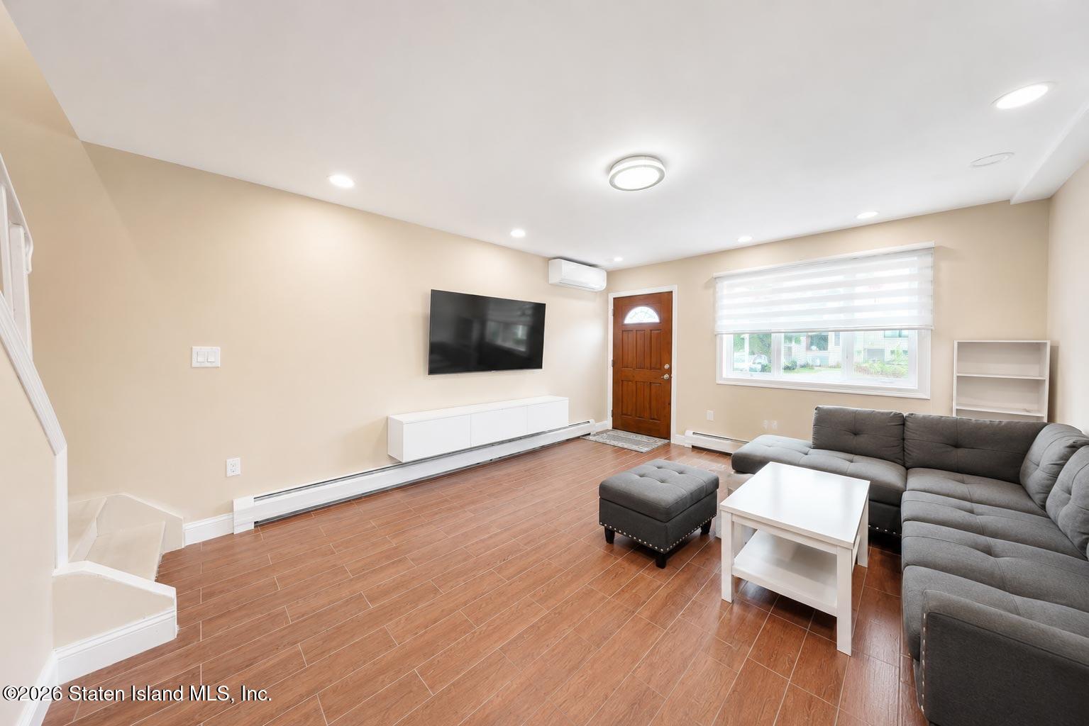 211 Roma Avenue Image 3