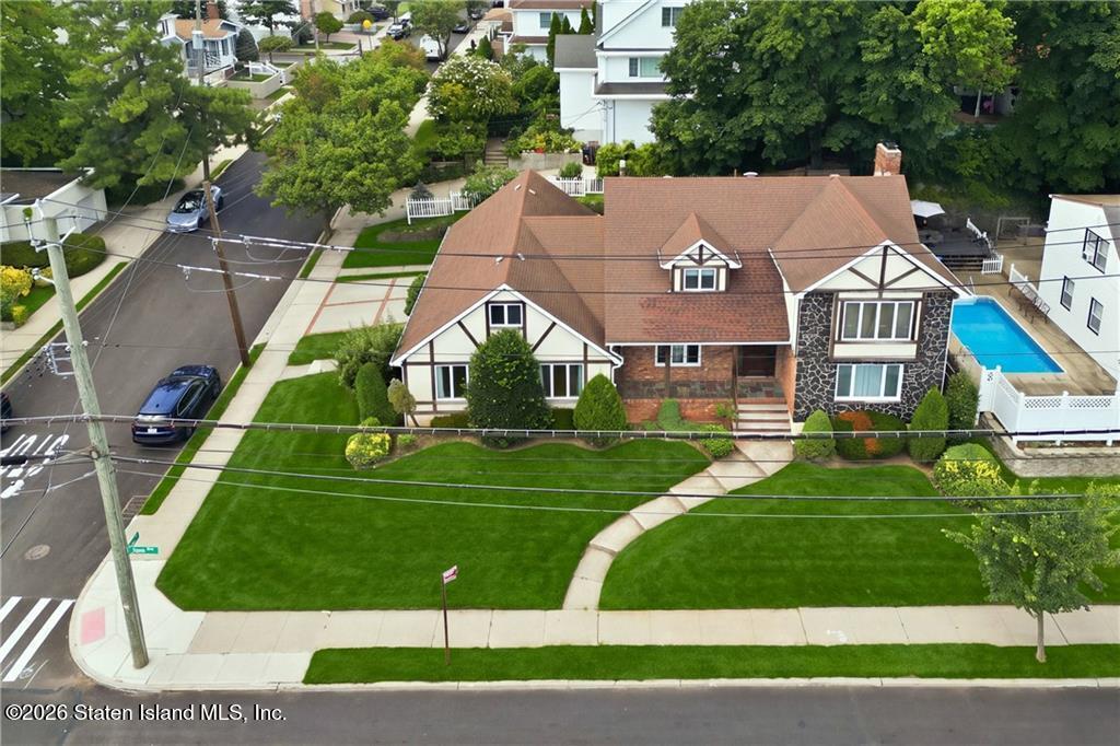 3877 Hylan Boulevard Image 1