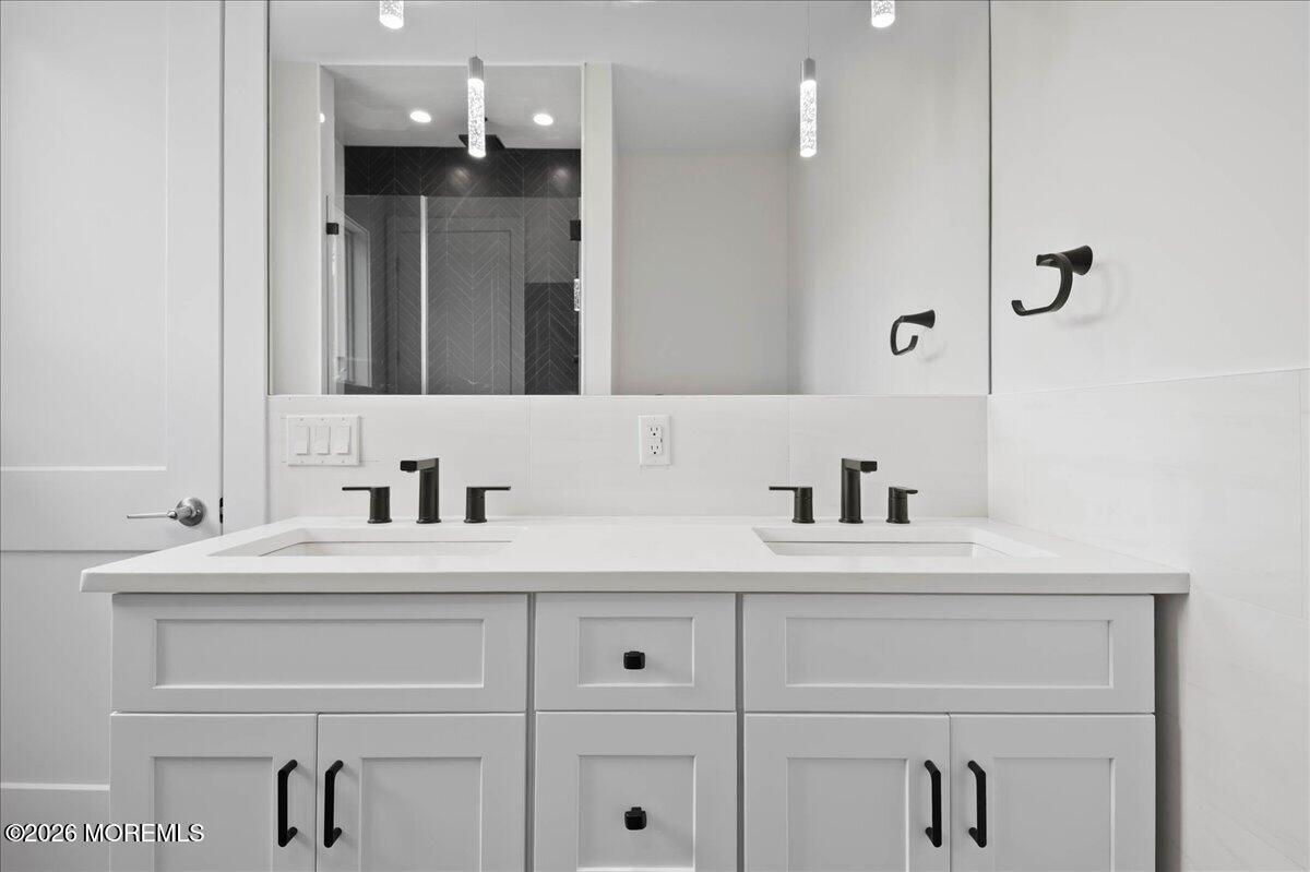 557 Lillie Road Image 5