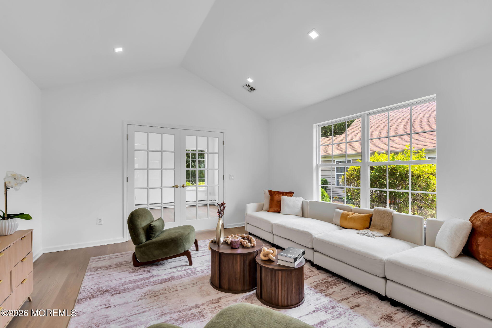 39 Strawberry Lane Image 4