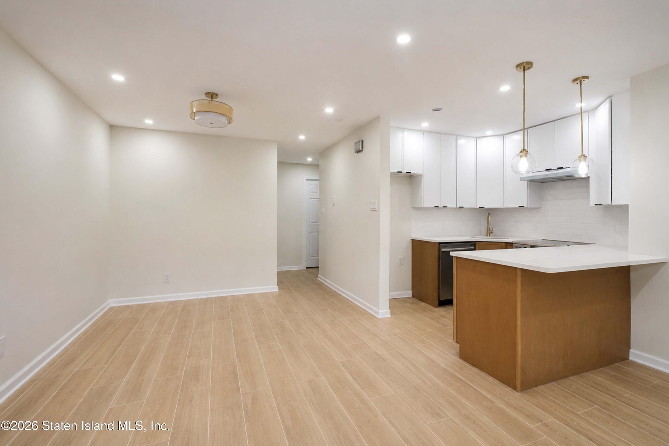 64 Timber Ridge Drive, Staten Island, NY, 10306 image 8