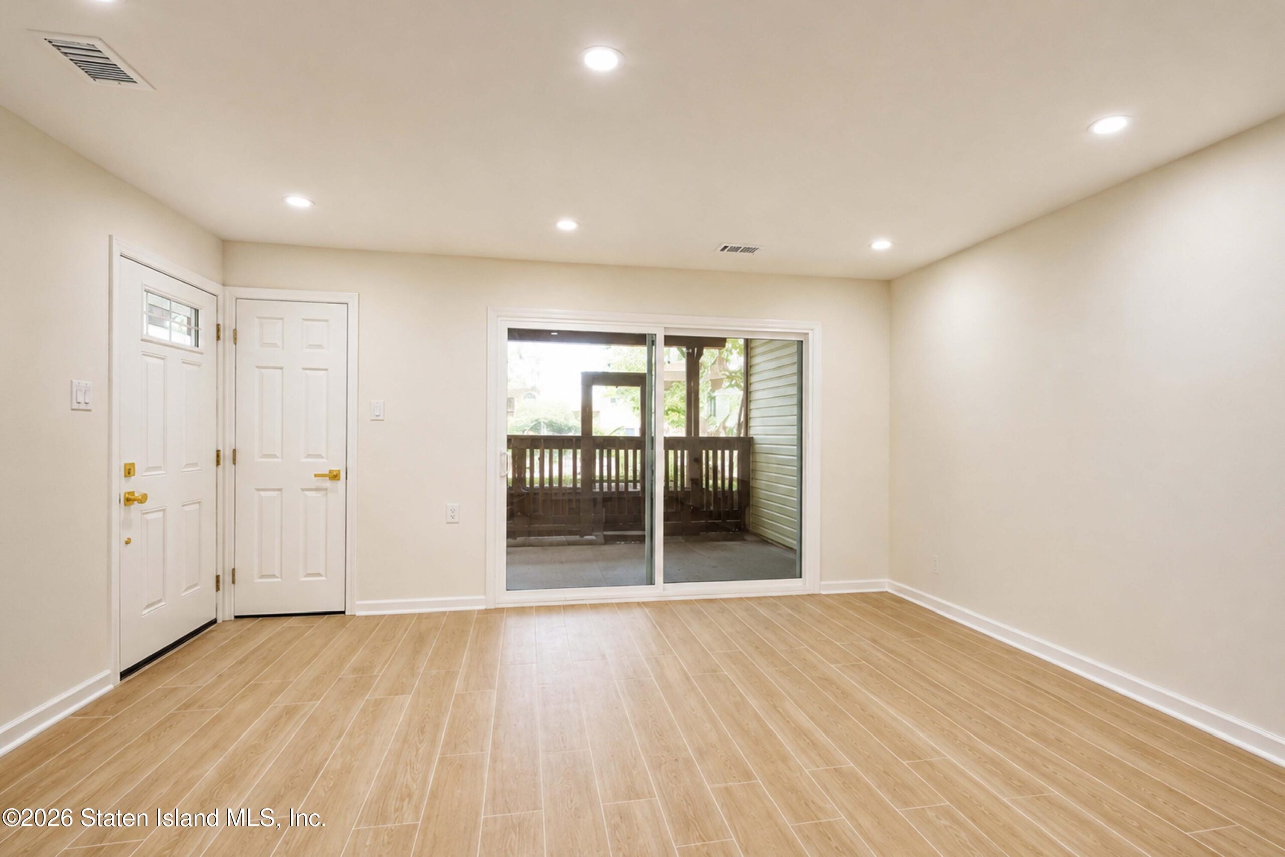 64 Timber Ridge Drive, Staten Island, NY, 10306 image 9