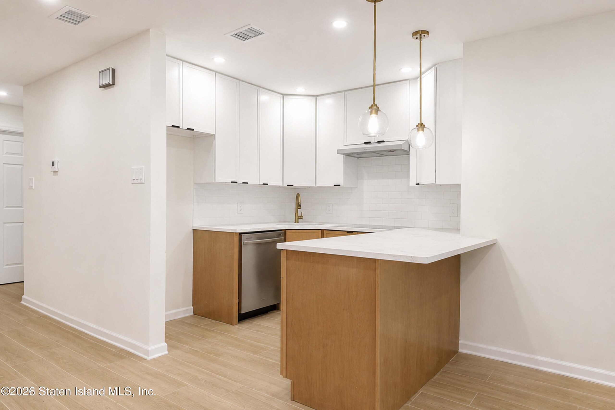 64 Timber Ridge Drive, Staten Island, NY, 10306 image 10