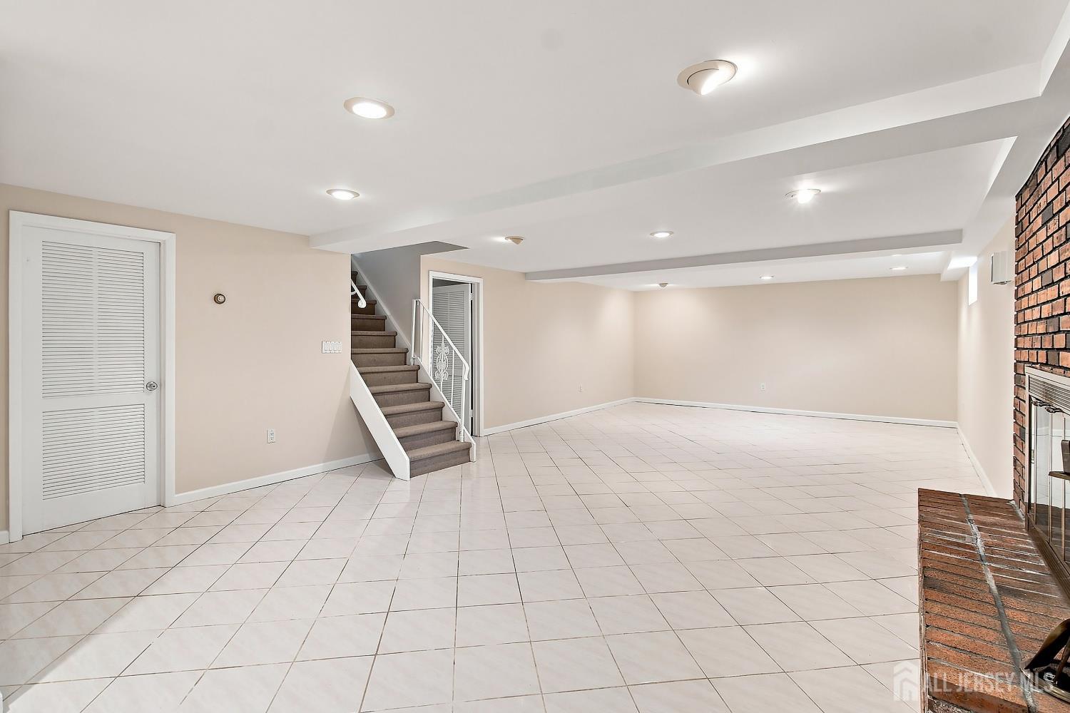 189 Kensington Avenue, Colonia, NJ, 07067 image 33