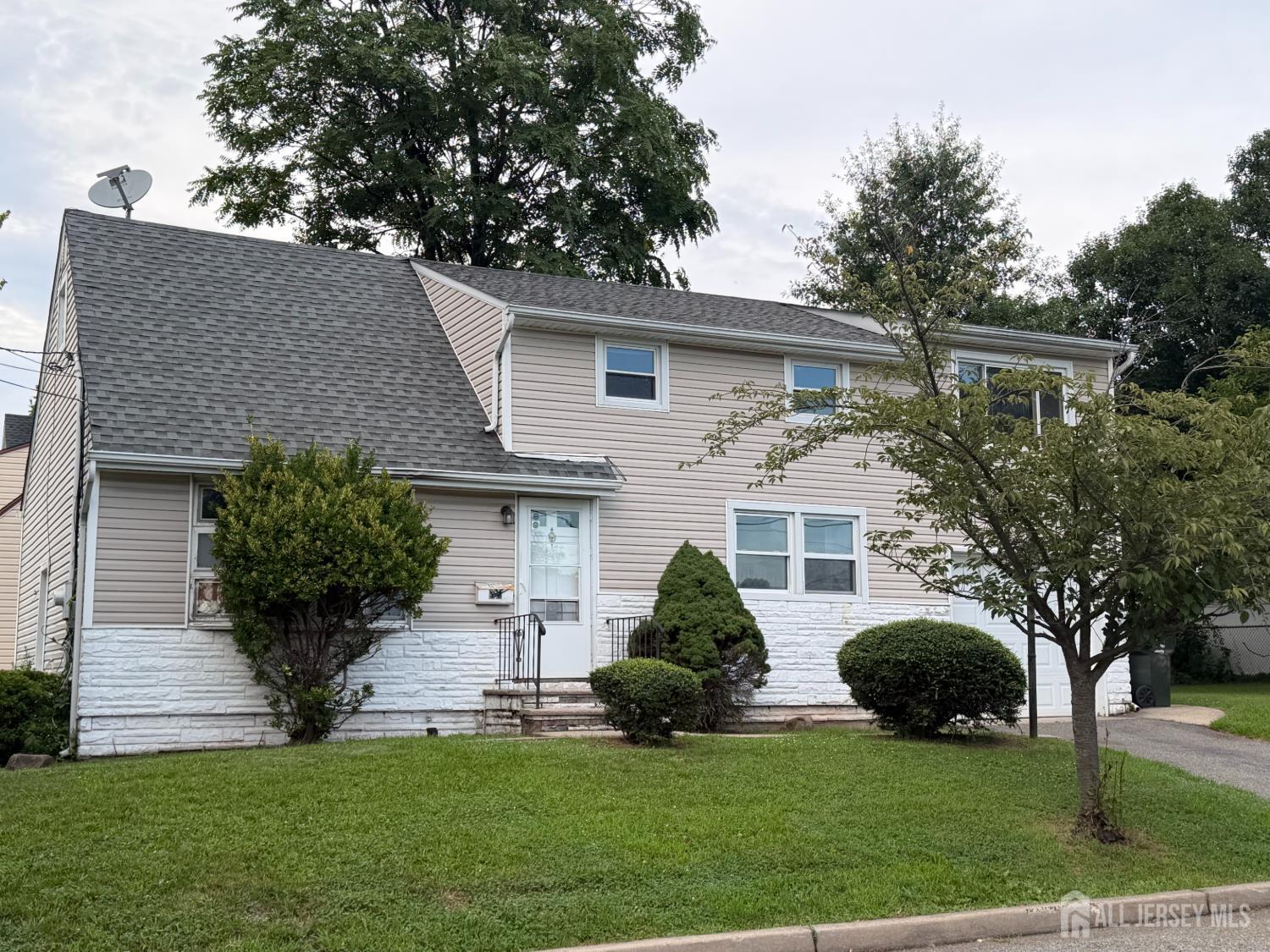 38 Raritan Avenue Image 1