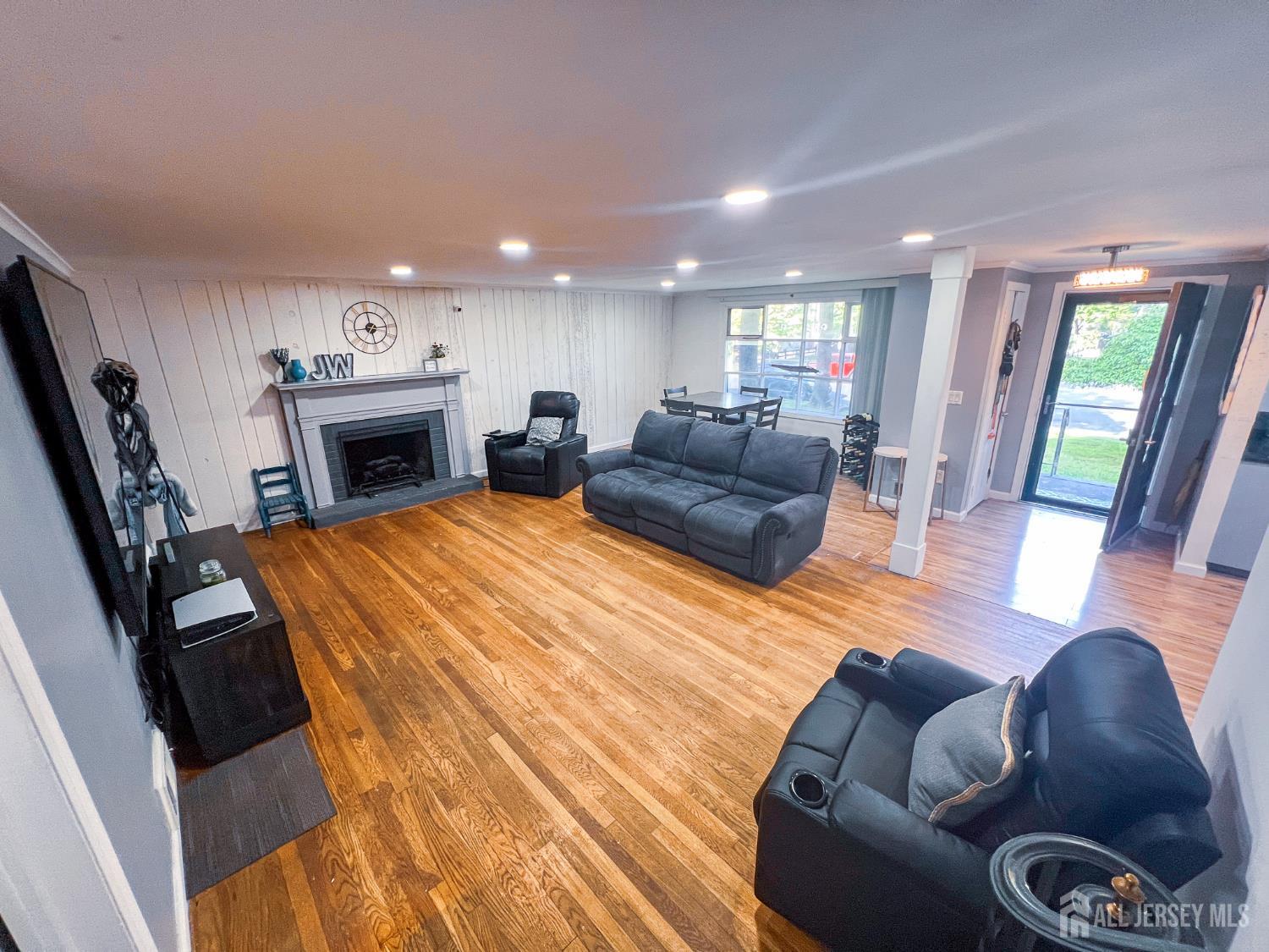 1295 Marion Avenue Image 4