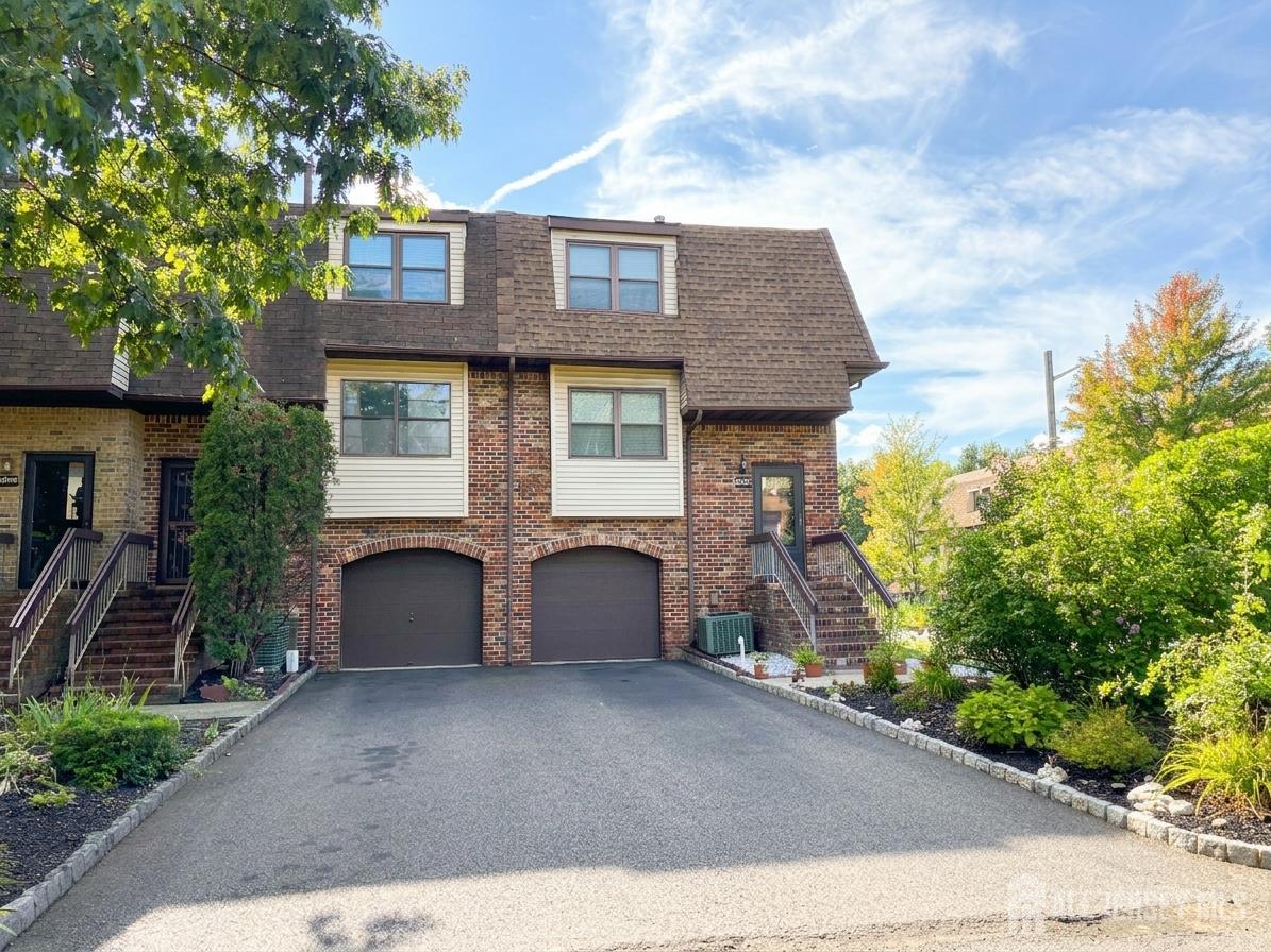 6005 N Oaks Boulevard Image 1