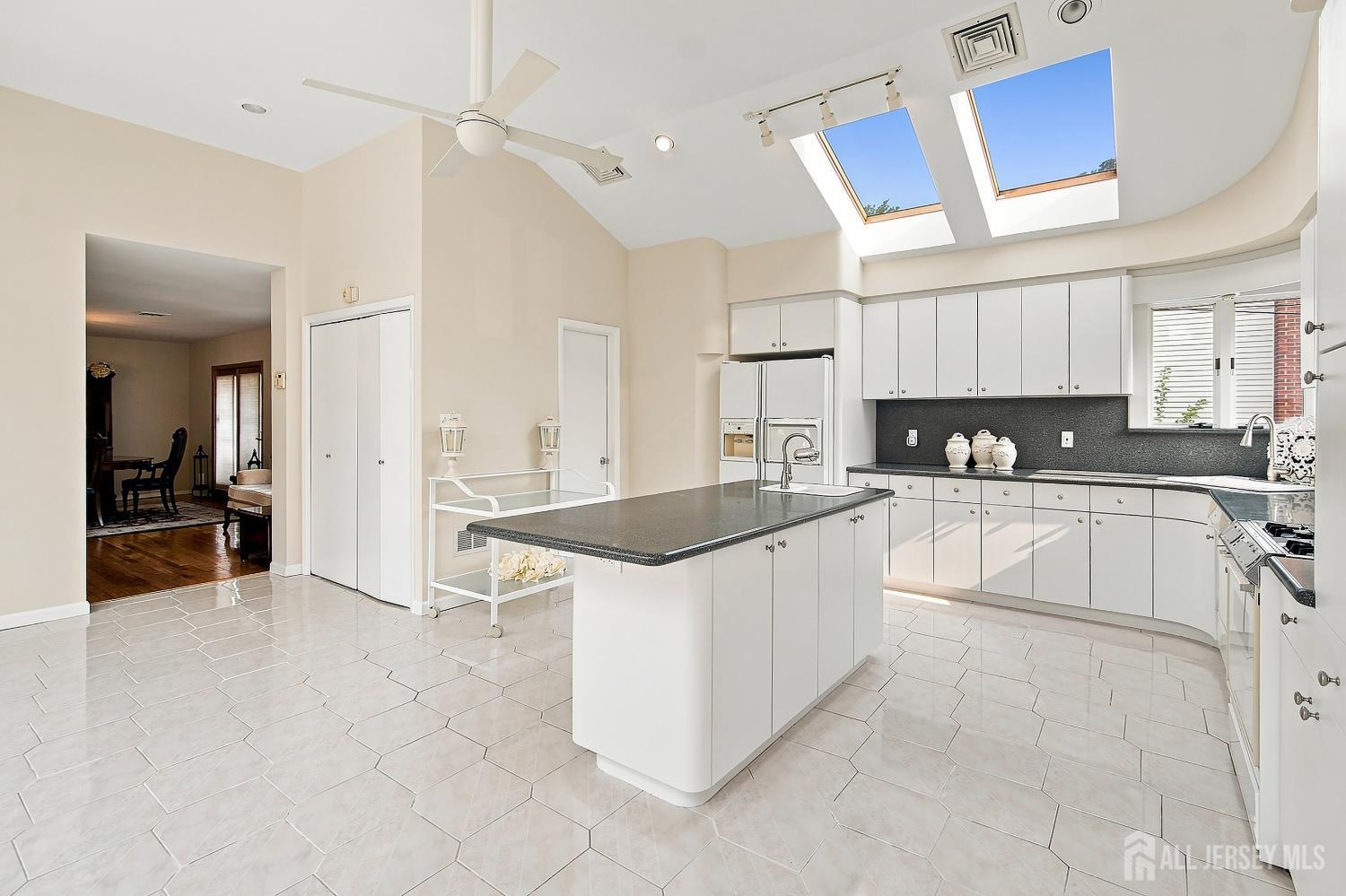 189 Kensington Avenue, Colonia, NJ, 07067 image 23