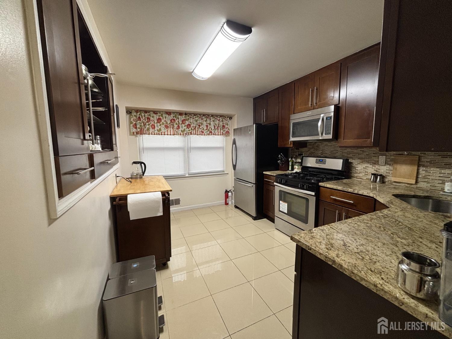 6005 N Oaks Boulevard, North Brunswick, NJ, 08902 image 10
