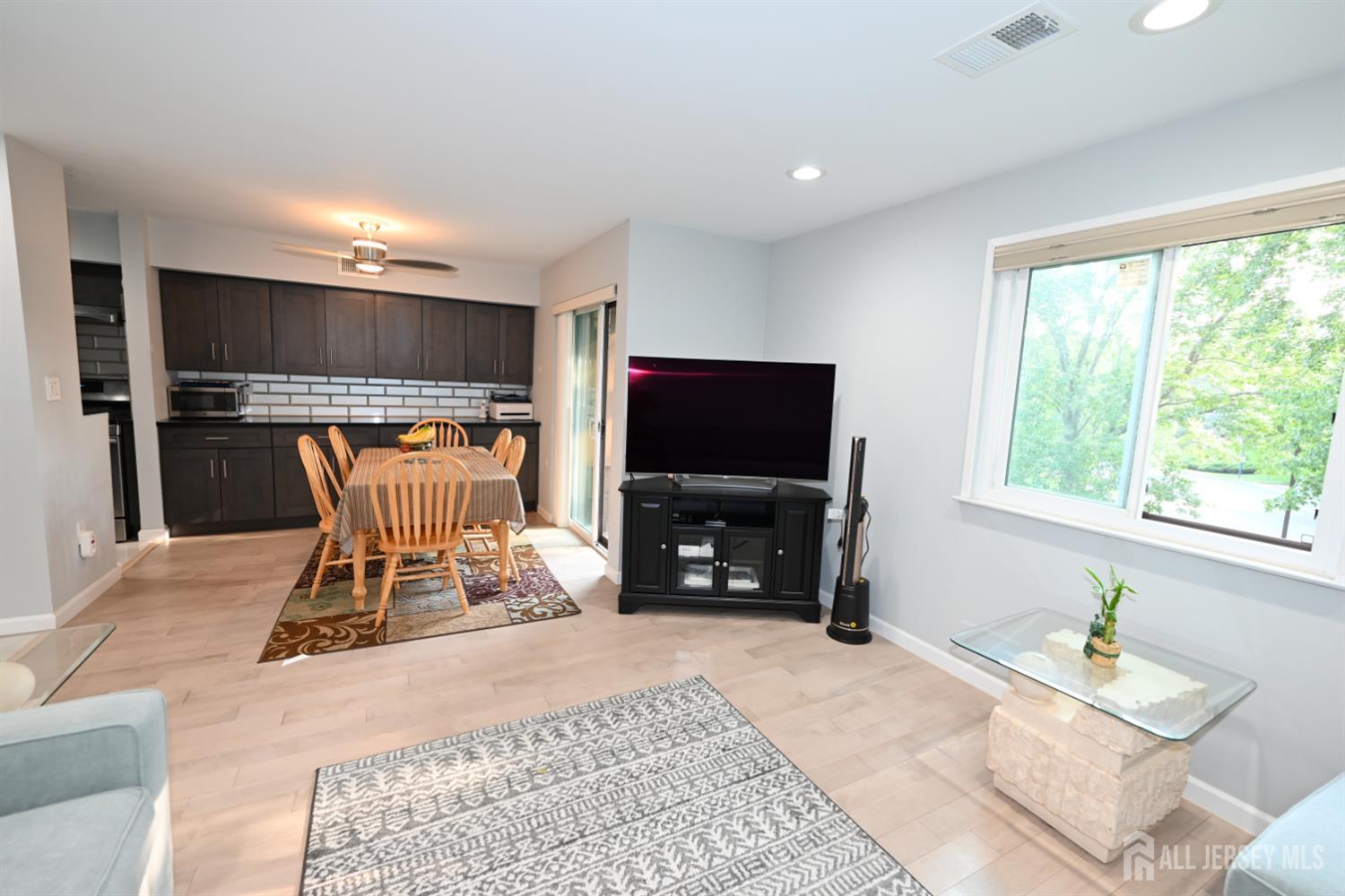 3905 Balsam Way Image 5