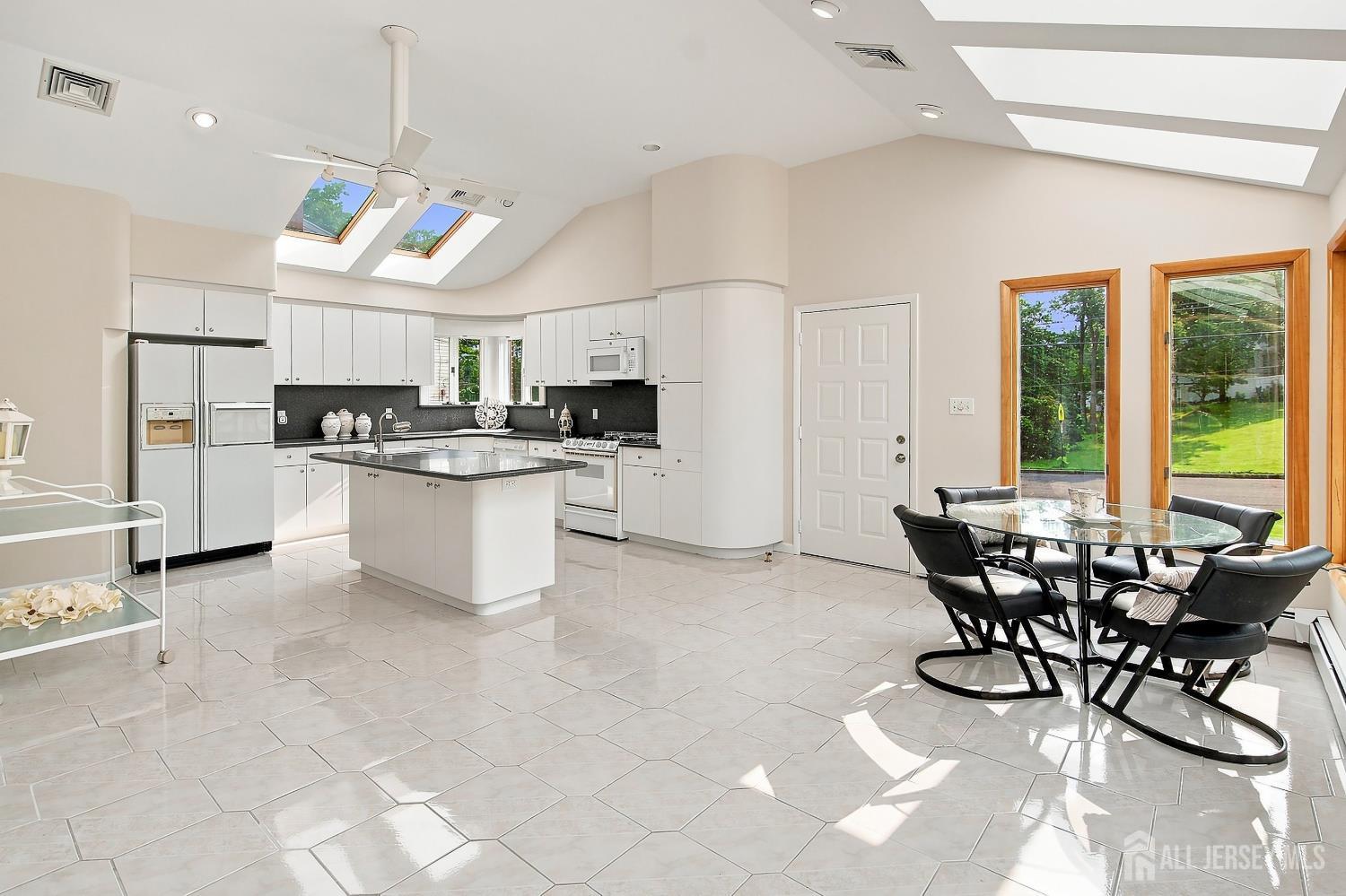 189 Kensington Avenue, Colonia, NJ, 07067 image 19