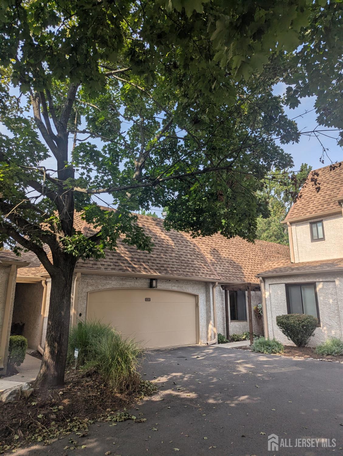 120 Park Gate Drive Image 1
