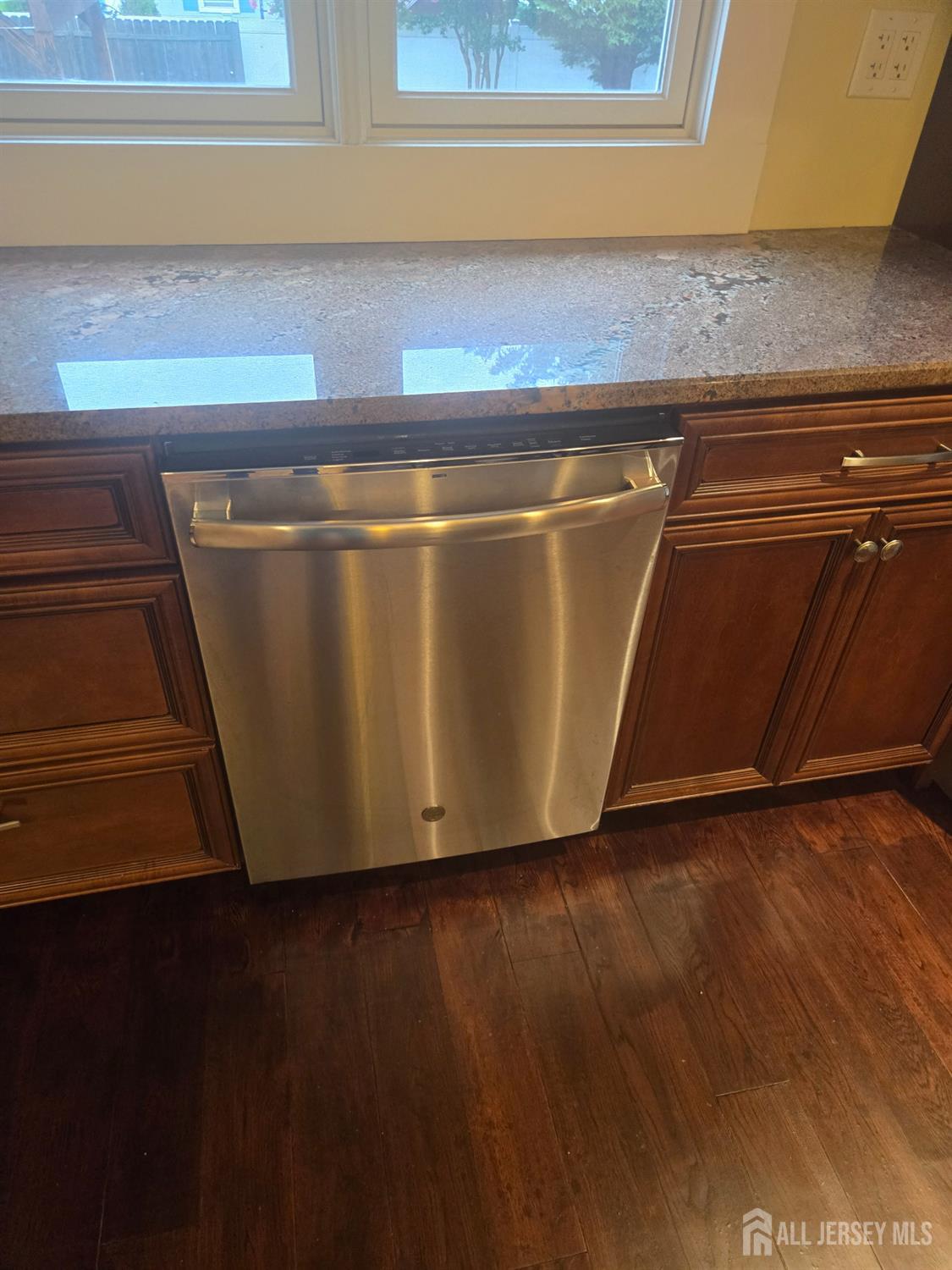 14 larch Street, Carteret, NJ, 07008 image 17