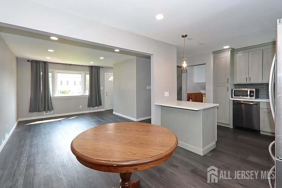 3328 Beverly Road Image 2
