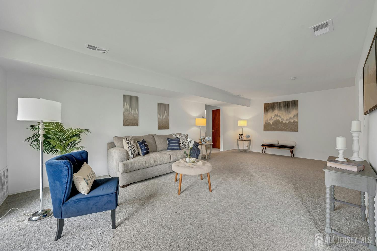 1520-1520 Raspberry Court Image 4