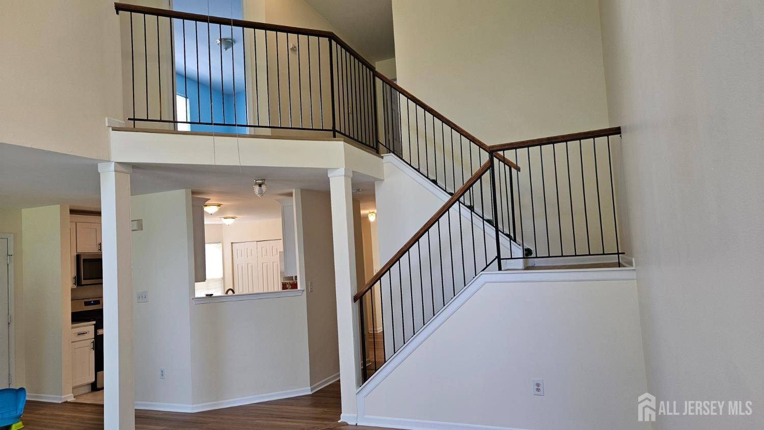 405 Cobblestone Court Image 4