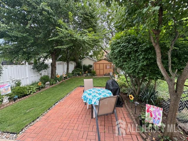 582 Garden Avenue Image 2