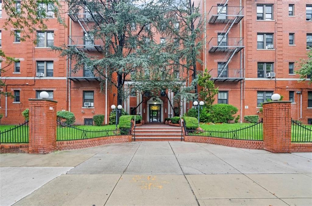 300 Ocean Parkway 4S Image 4