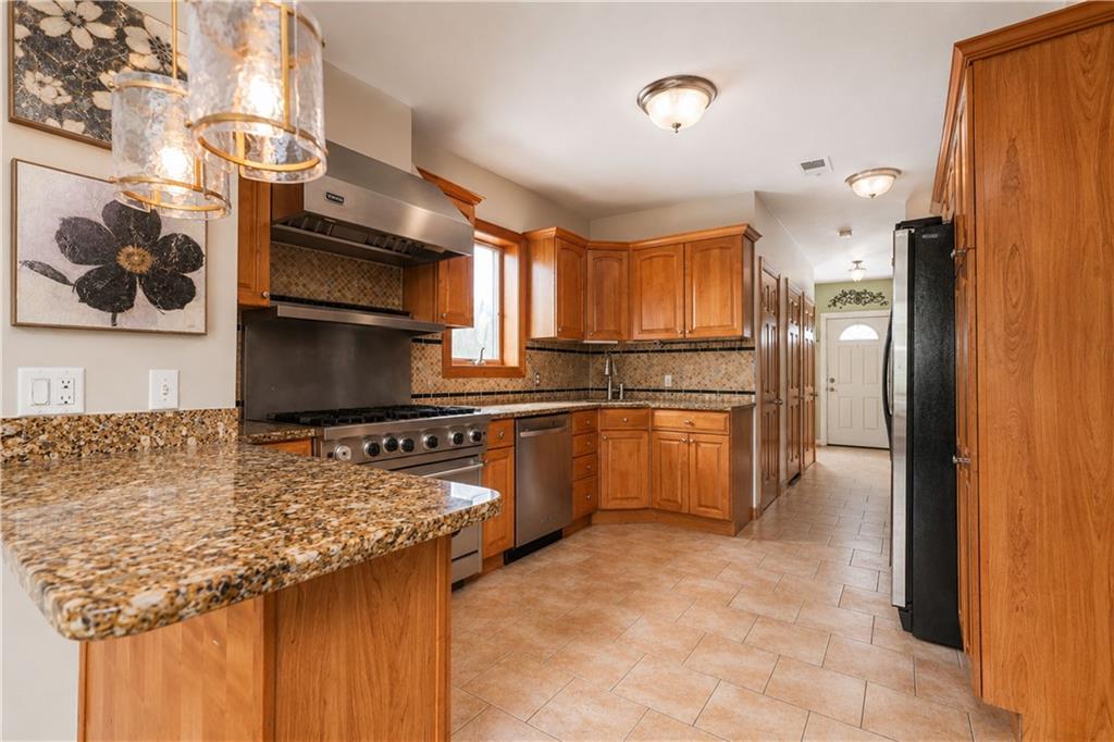 69 Saint Stephens Place, Staten  Island, New York, 10306 image 13