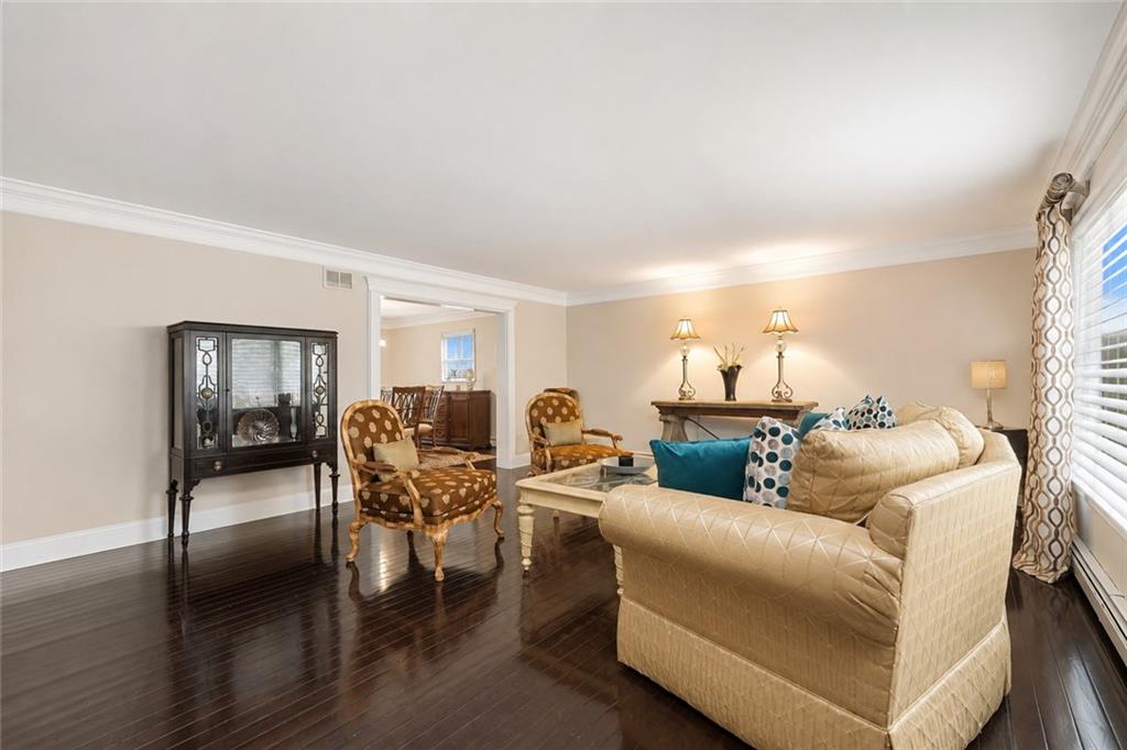 548 Lamont Avenue Image 5