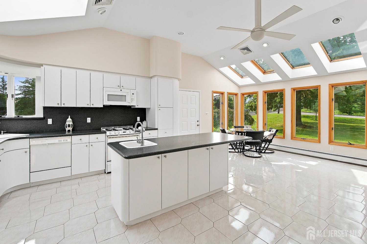 189 Kensington Avenue, Colonia, NJ, 07067 image 22