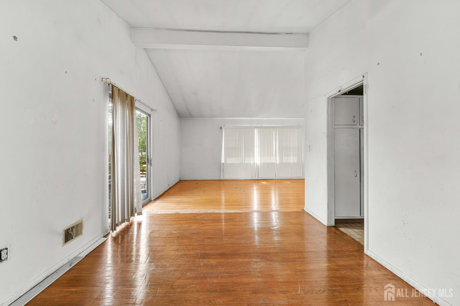 454 Plainfield Road Image 5