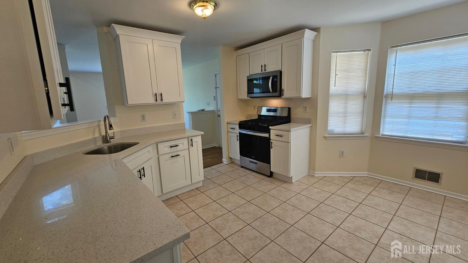 405 Cobblestone Court Image 2