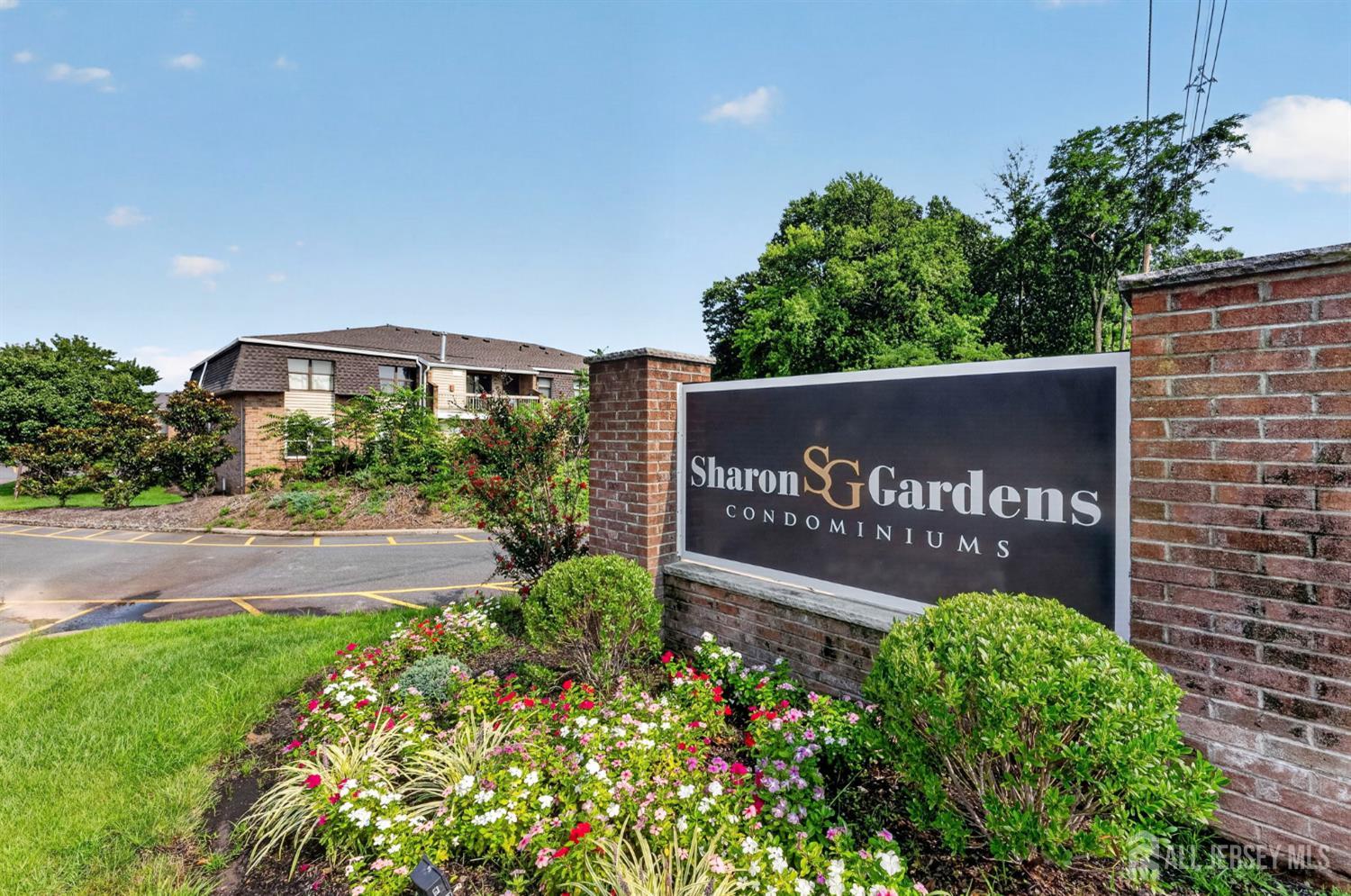 312 Sharon Garden Court Image 2
