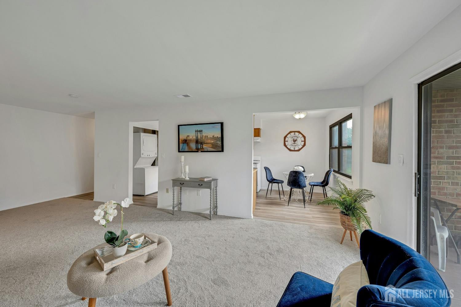 1520-1520 Raspberry Court Image 3