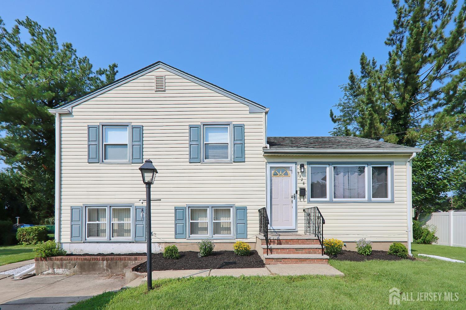 3328 Beverly Road Image 1