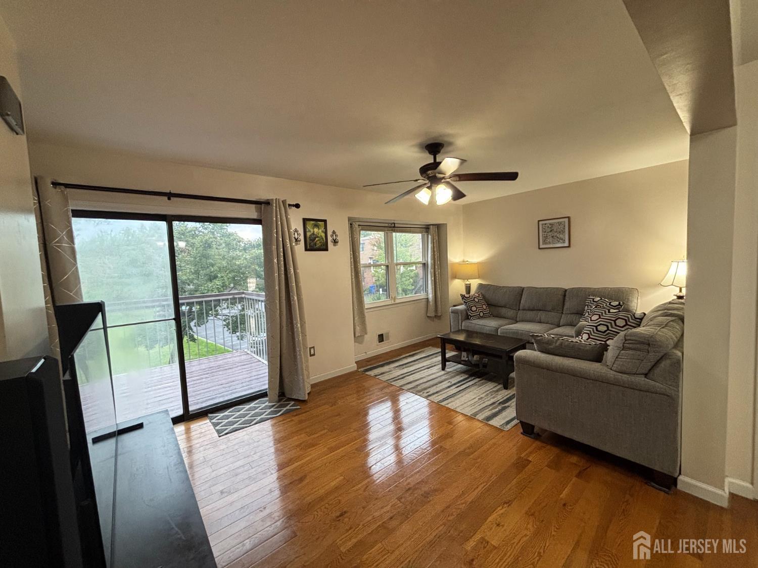 6005 N Oaks Boulevard Image 2