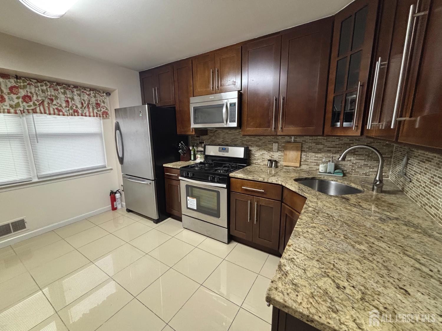6005 N Oaks Boulevard, North Brunswick, NJ, 08902 image 7
