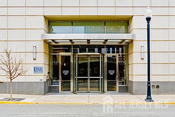 1 Spring Street 2204 Image 1