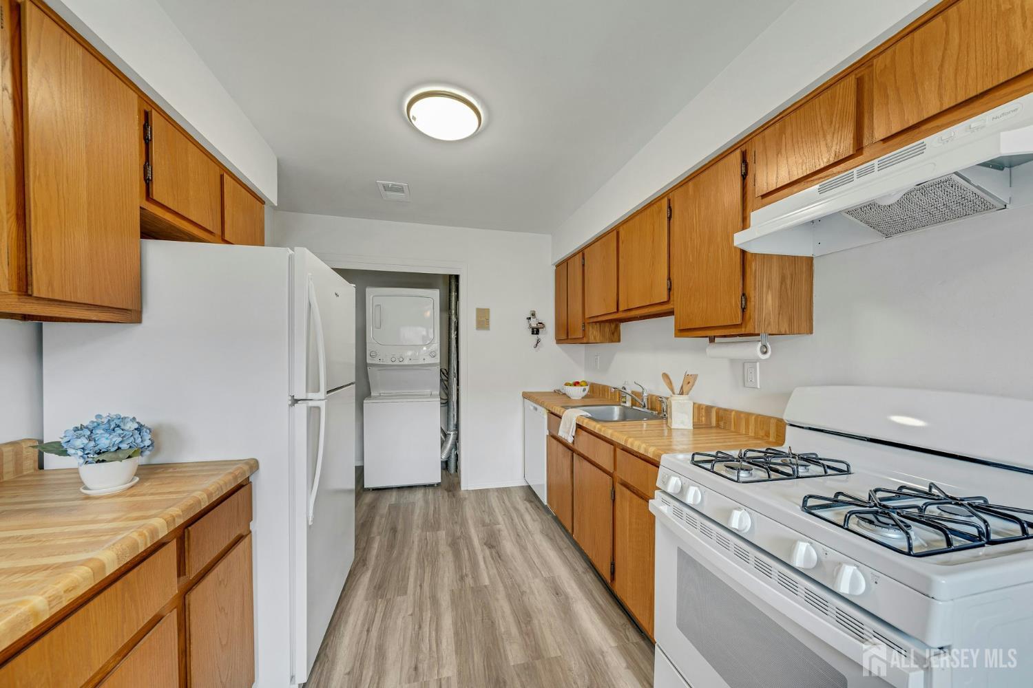 1520-1520 Raspberry Court Image 5